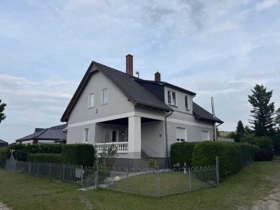 Großzügiges Einfamilienhaus mit sonnigem Garten und viel Platz für die Familie