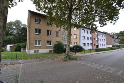 2 Zimmer-Dachgeschosswohnung mit Wannenbad und Wohnküche im 3. OG in Hilden-Nord