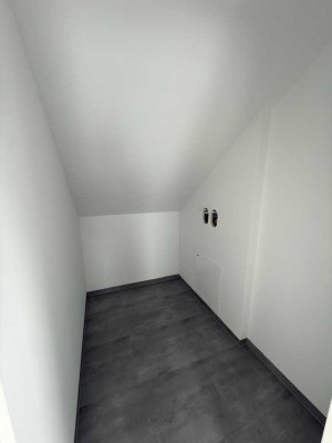 Exklusive 3-Raum-DG-Wohnung in Augsburg-Lechhausen