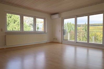 *13MIN TO CLAY KASERNE*
4.5 room maisonette apartment with balcony, Air conditioning and parking