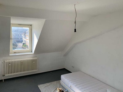 2-Zimmer- in WG  mit Studenten  Einbauküche in Germersheim