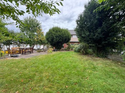 Charmantes Zweifamilienhaus mit Garten, Terrasse und viel Potential im Grünen von Essen