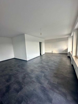 Schöne, renovierte(Kern-sanierte) 2-Zimmer-Wohnung in !!! Kaarst !!! 73 qm