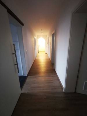 Elegante 4-ZKB Wohnung mit Balkon, Aufzug und PKW-Stellplatz in Landau (Stadt)