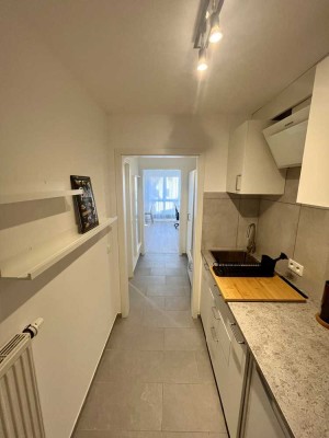 Neu renovierte, voll möblierte 1,5-Zimmer-Wohnung mit TG-Stellplatz in Toplage