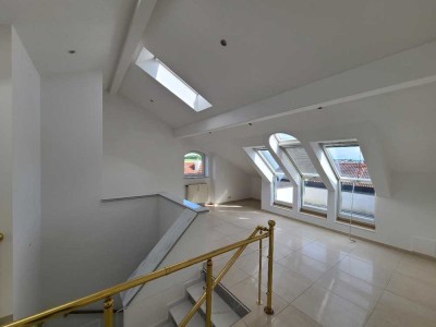 EXTRAVAGANTE 2  ZIMMER  WOHNUNG MIT EBK GARAGE UND BALKON - MM EISENBURG