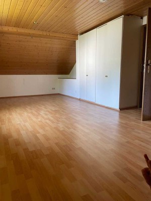 650 € - 90 m² - 2.5 Zi.