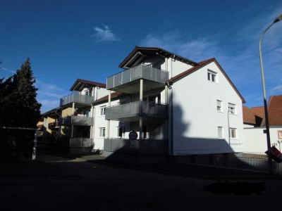 Freundliche und gepflegte 2-Zimmer-Dachgeschosswohnung mit Balkon in Weisenheim am Berg
