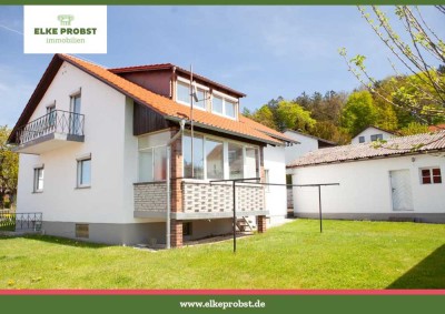 Gediegenes 1-2 Familienhaus mit herrlichem Seeblick