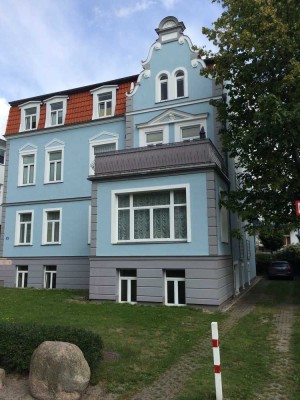Stilvoll möbilierte 2-Zimmer-Wohnung mit Einbauküche in Rostock- Warnemünde