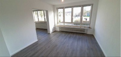-ANFRAGESTOPP - 4 Zimmer Wohnung mit Durchgangszimmer direkt am Holzhafen mit Balkon und Einbauküche