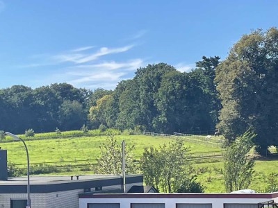 Unverbaubarer Ausblick, Gäste-WC, Garage, EBK in toller Lage - auch als Kapitalanlage geeignet !