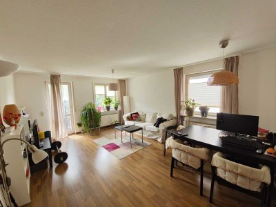 Vermietete 3 Zimmer-Whg. im OG mit Balkon & Stellplatz