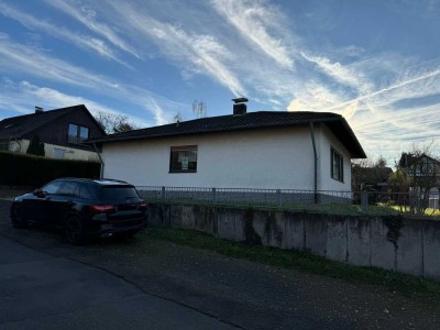 Einfamilienhaus (Walmdachbungalow) in naturverbundener Wohnlage von Königswinter-Frohnhardt