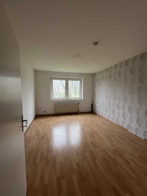 3,5 Zimmer-Wohnung für Selbstrenovierer !