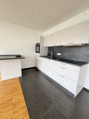 Moderne Wohnung mit Balkon u. Einbauküche