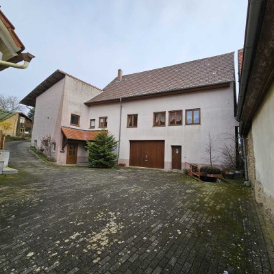 Gepflegtes Einfamilienhaus mit Scheunenanbau und Doppelgarage!!!