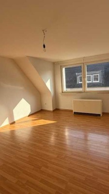 Helle renovierte 3-Zimmer-Dachgeschosswohnung in Essen