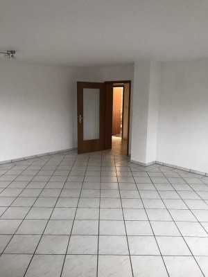 2 Zimmer UG-Wohnung, 86qm in ruhiger Lage