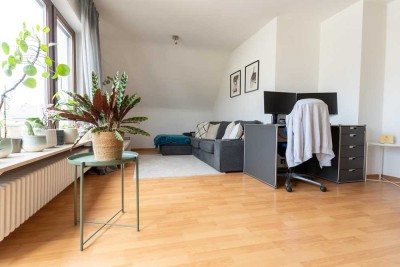 Renovierte DG Wohnung mit EBK und Tageslichtbad in ruhiger Lage
