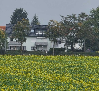 Heddesheim: Helle 3-Zimmer Wohnung mit Balkon und Garage