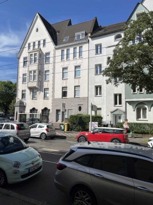 Exklusive Altbauwohnung in markantem Mehfamilienhaus in Düsseldorf-Bilk