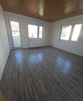 Schöne 3-Zimmerwohnung  im 1. OG mit Balkon