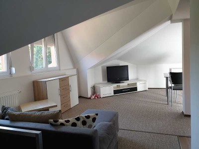 Modernisierte 1,5-Raum-DG-Wohnung in München Berg am Laim