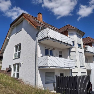 Attraktive 4-Zimmer-Maisonette-Wohnung mit Balkon und Einbauküche in Limburg-Lindenholzhausen