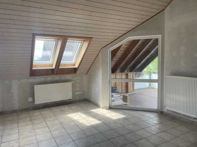 Helle 3,5 Zimmer Maisonettewohnung mit 2 Balkons und Gäste-WC am Rande Neu-Ulm