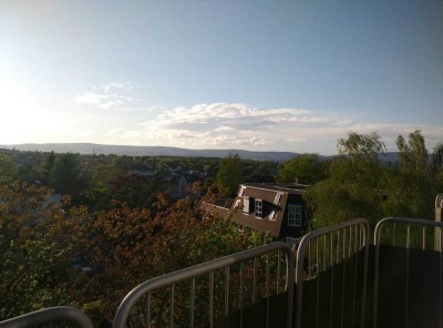 Helle 2-ZKBB mit Laminat & Fernblick in Mz-Finthen!