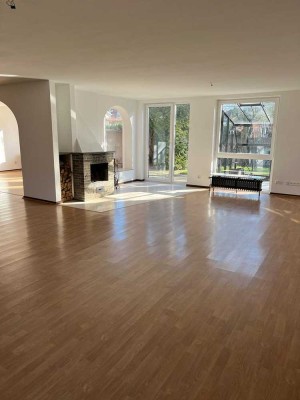 Geräumiges, preiswertes und modernisiertes 7-Zimmer-Einfamilienhaus mit geh. Innenausstattung