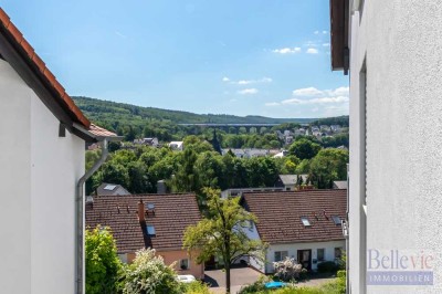 naturnah gelegen: Moderne 2-Zimmer-Wohnung mit Balkon und TG-Stellplatz in gepflegter Umgebung