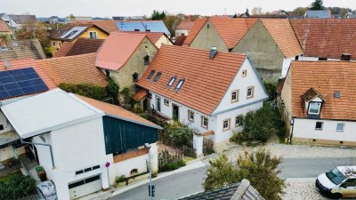 Authentisch & modern: Historischer Dreiseithof mit liebevoll erhaltenen Details