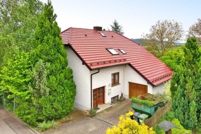 Haus mit Herz & Platz: Einfamilienhaus mit Einliegerwohnung und Garten in Blumberg-Fützen