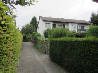 Gepflegte Doppelhaushälfte mit Garage in Sulzbach (Taunus)