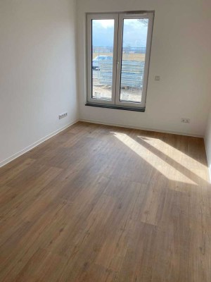 Neuwertige 3-Zimmer-Wohnung (BJ 2021) mit Fußbodenheizung & optionalem TG-Stellplatz in Brieselang