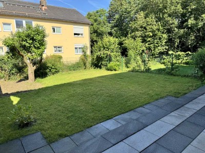 Nur für Gartenliebhaber - Sonnige 2-Zimmer-Erdgeschosswohnung mit Kachelofen, Gärten und Garage