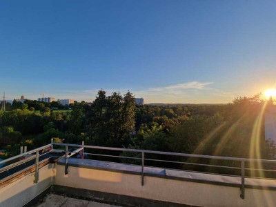 In Stuttgart-Möhringen: Sonnige 3,5-Zimmer-Penthouse-Wohnung mit großer Dachterrasse