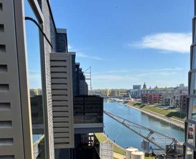 Traumaussicht: Erstbezug mit Balkon und hochwertiger EBK: moderne 3-Zimmer-Penthouse-Wohnung