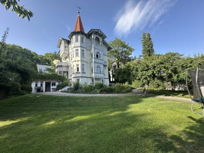 "TRAUMHAFTE ERDGESCHOSSWOHNUNG MIT CHARME AUF DEM ULMER MICHELSBERG"