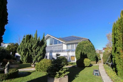 Einzigartige Villa mit Schwimmhalle, Garten und Wintergarten in Oberjesingen