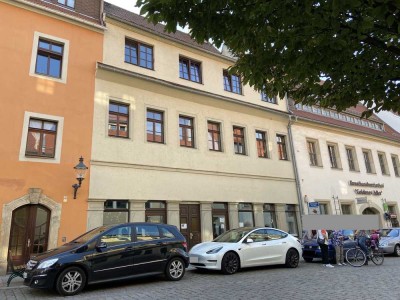 *Altstadt - 3 ausgewogene Zimmer mit Holzdielung und grünem Innenhof*