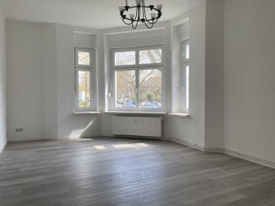 ++ ERDGESCHOSS ++ 2-Raumwohnung mit FAHRSTUHL