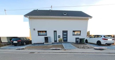 NEUBAU: Einfamilienhaus in ruhiger und sehr schöner Lage !