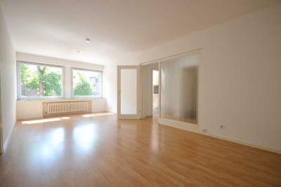 Zentrale, geräumige 2-Zimmerwohnung in Meerbusch Lank-Latum mit EBK.