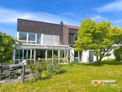Stilvolles Einfamilienhaus mit wundervollem Garten 
in bester Aussichtslage von Göppingen Reusch!