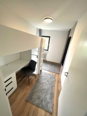 Vollmöbliertes WG-Zimmer in moderner 4er-WG – Einziehen & Wohlfühlen!