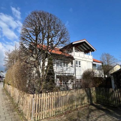 Von Privat: Ruhige 2-Zi. Dachgeschoss-Wohnung mit Balkon & Süd-/WestLoggia in Bestlage