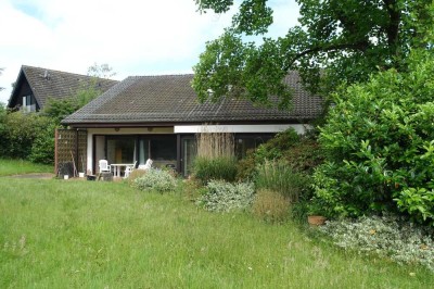 Zweifamilienhaus mit Schwimmbad und Fernblick